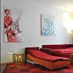 Geraeumiger Charme Mit Loggia Nahe Tempelhofer Feld