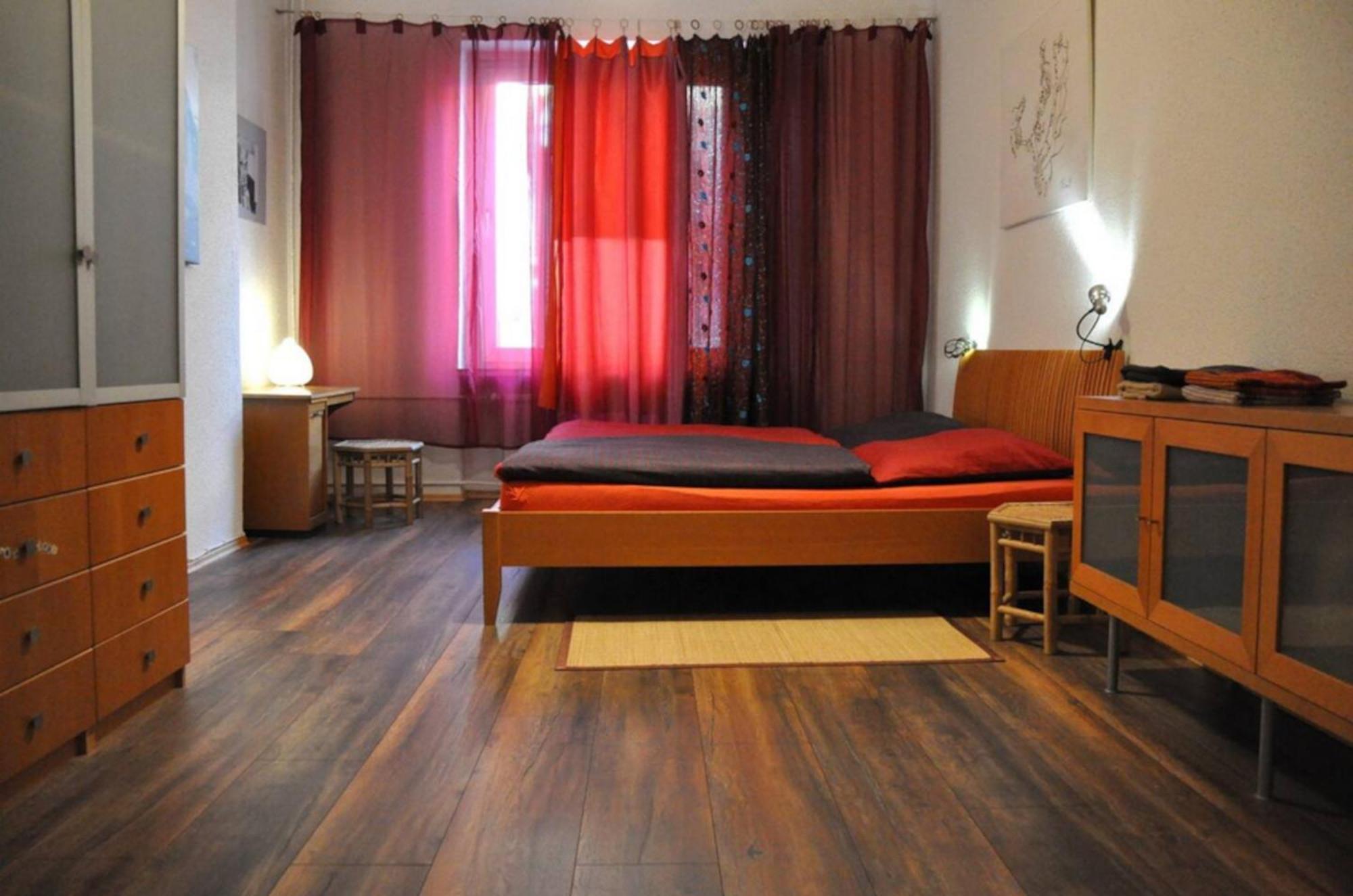 Geraeumiger Charme Mit Loggia Nahe Tempelhofer Feld *