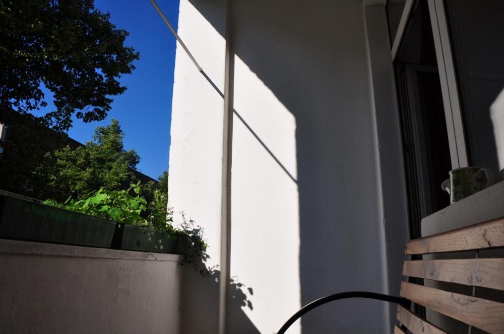Geraeumiger Charme Mit Loggia Nahe Tempelhofer Feld Apartment Berlin