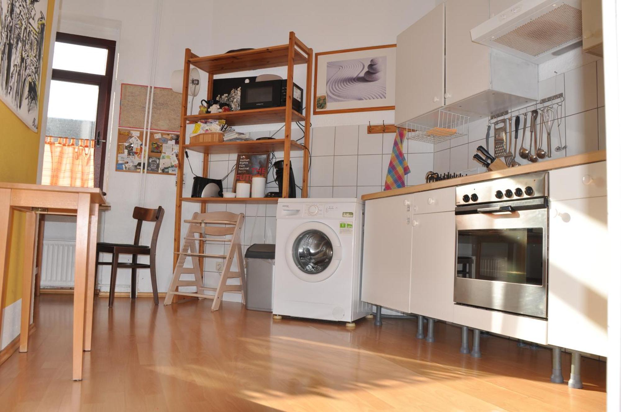 Apartment Geraeumiger Charme Mit Loggia Nahe Tempelhofer Feld